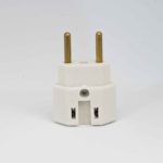 ADAPTADOR UNIVERSAL (NOVO/ANTIGO) 2P 10A/20A - BRANCO (BOB ESPONJA) - IND. BRAS.